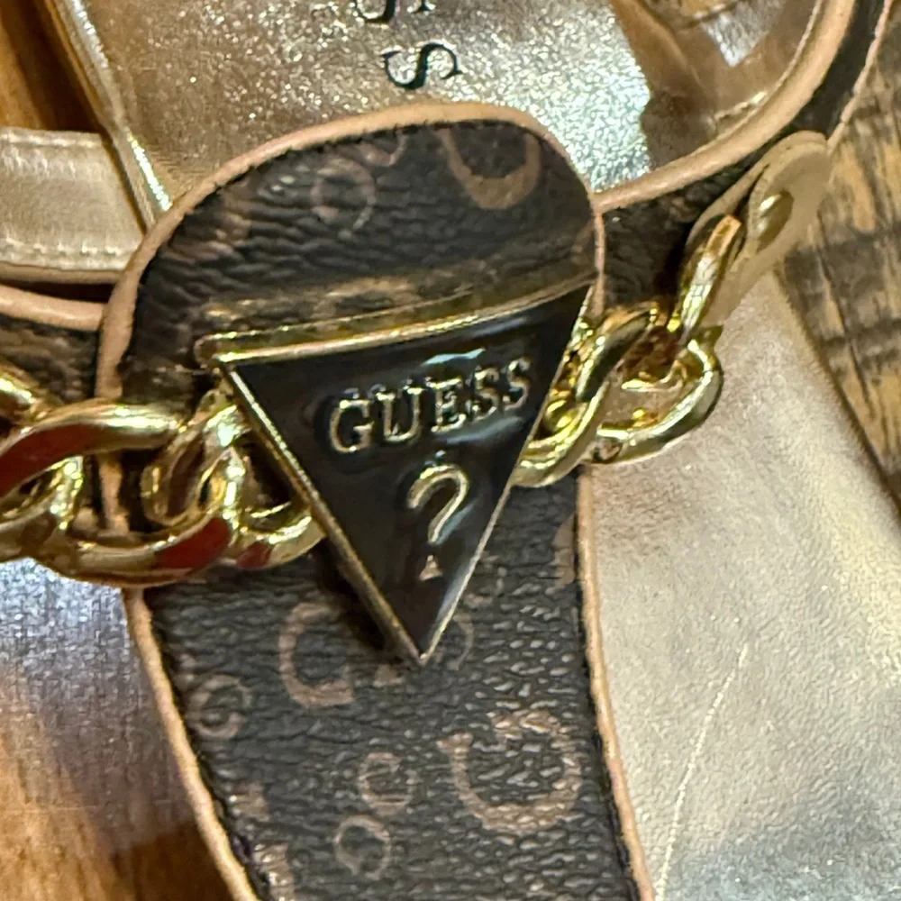 GBG Los Angeles Women’s Sandals Black‎ w/ Gold Logo Accents Size 9 - Picture 4 of 8